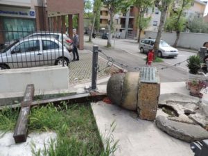 Pescara: vandali danneggiano croce storica