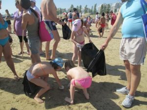 Ambiente: spiagge pulite; a Vasto, bambini al mare