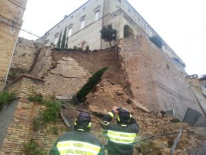 Vasto (Chieti) - Crollo balconata dei giardini di Palazzo D'Avalos