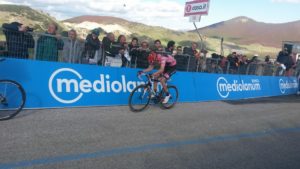 L'arrivo della maglia rosa Dumoulin