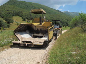 25 -i lavori proseguono anche dopo l'incrocio con Vallone Cervara in direzione Fonte Aceretta (1)