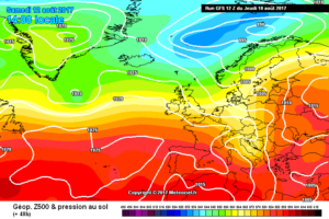 In figura, la situazione a 500hpa prevista da GFS per le ore 14:00 di Sabato 12 Agosto. Si nota il rapido passaggio della goccia fresca nord atlantica la quale arrecherà qualche fenomeno sull'Abruzzo. Temperature in calo.