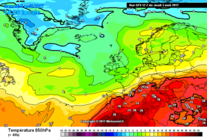 Il modello GFS mostra la situazione prevista ad 850 hpa nella giornata di Sabato 5 Agosto. Molto caldo ancora in Abruzzo con punte fino a 40°c.