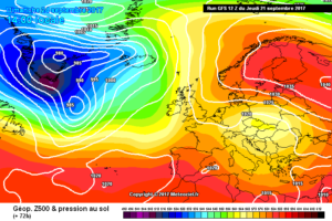 Il modello GFS mostra in figura la situazione a 500hpa nella giornata di Domenica. Si nota la goccia fresca a sud dell'anticiclone,accompagnata dalle correnti orientali, la quale potrà apportare qualche fenomeno già nella serata in qualche zona della regione.