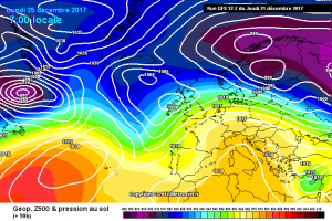 In figura la situazione prevista dal modello GFS per la mattina di Natale. Promontorio anticiclonico su tutta l'Italia, con tempo stabile e soleggiato anche in Abruzzo. Presenze di nebbie al mattino e temperature gradevoli di giorno.