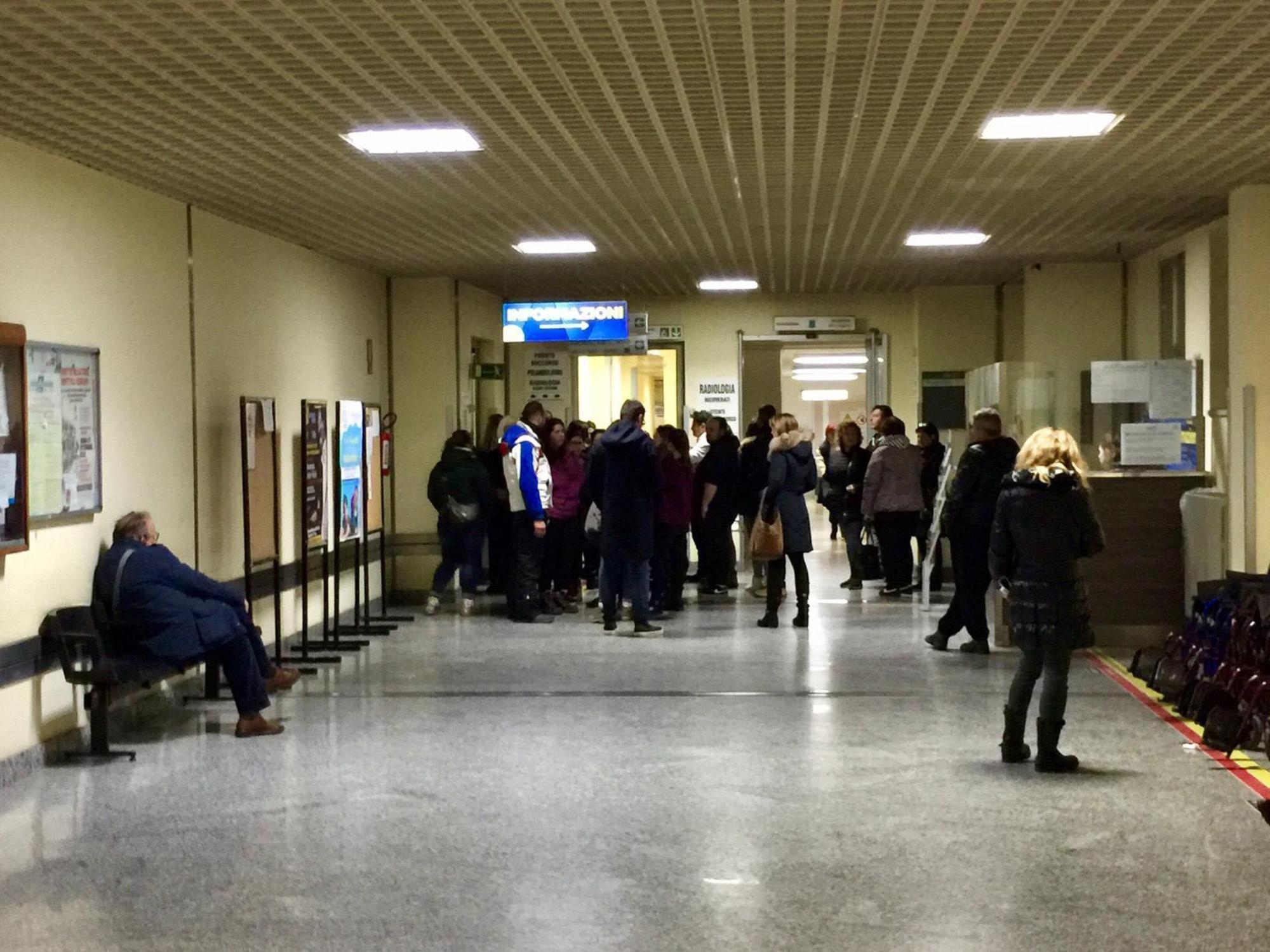 #Rigopiano: amico pescatore regala pesce gonfiabile al superstite Vincenzo “per ricordargli che la vita continua”