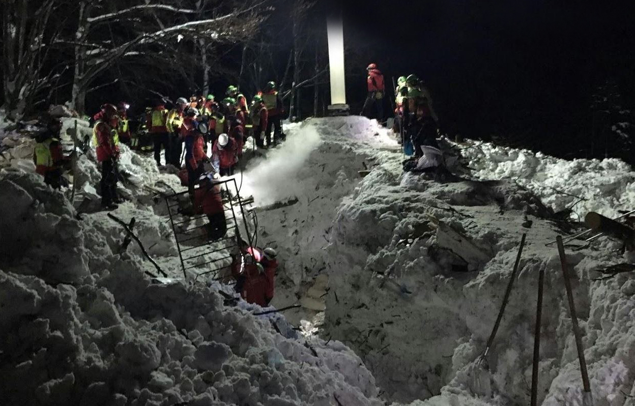 #Rigopiano, recuperato un altro corpo nella zona del bar, è un uomo. Il bilancio sale a nove vittime