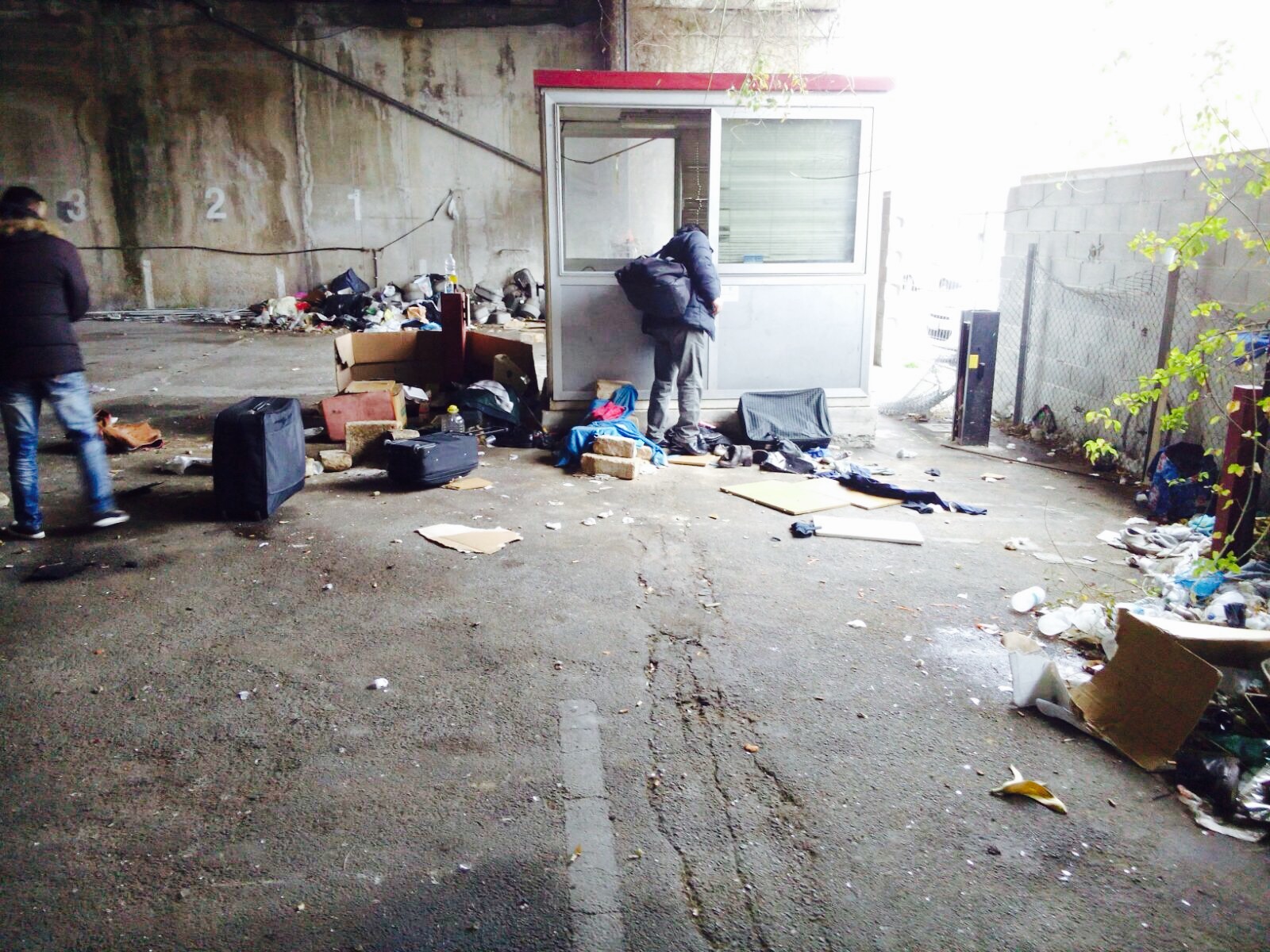 Lotta al degrado, sgomberato sottopasso ferroviario. Sindaco: ‘zona va riqualificata e messa in sicurezza (Foto)