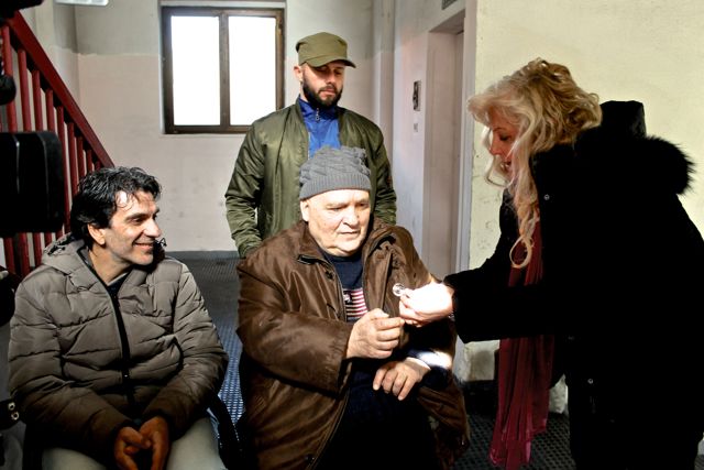 Pensionato disabile prigioniero in casa, il comune ha costruito per lui una nuova rampa