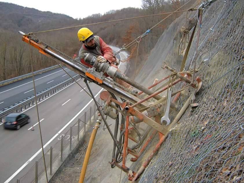 Rischio valanghe: nel 2010 due slavine bloccarono l’autostrada, Strada dei Parchi installa i paravalanghe