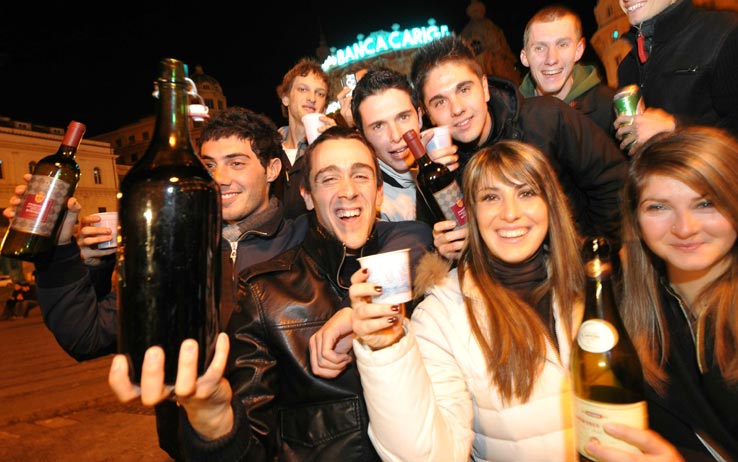 Adolescente rischia di morire per un coma etilico, a Roseto è allarme alcol e droga tra i giovanissimi