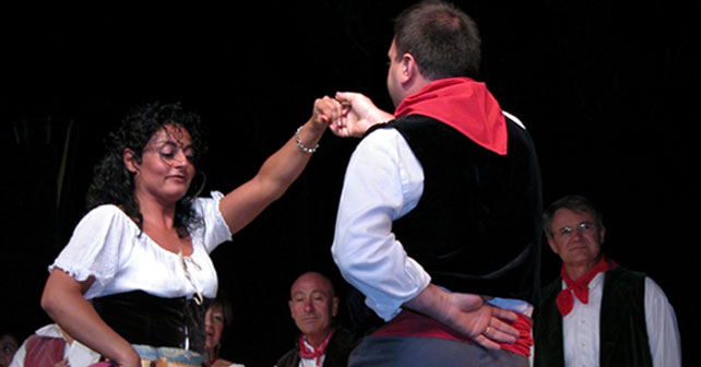 Torna il ‘tour della Spallata’ tra Abruzzo e Molise: 5 paesi salutano con le danze l’arrivo del Maggio