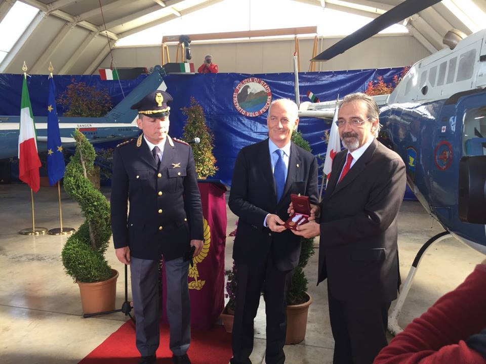 Medaglia d’Oro al Merito all’XI Reparto Volo della Polizia di Stato, cerimonia a Pescara con Franco Gabrielli e Francesco Rocca