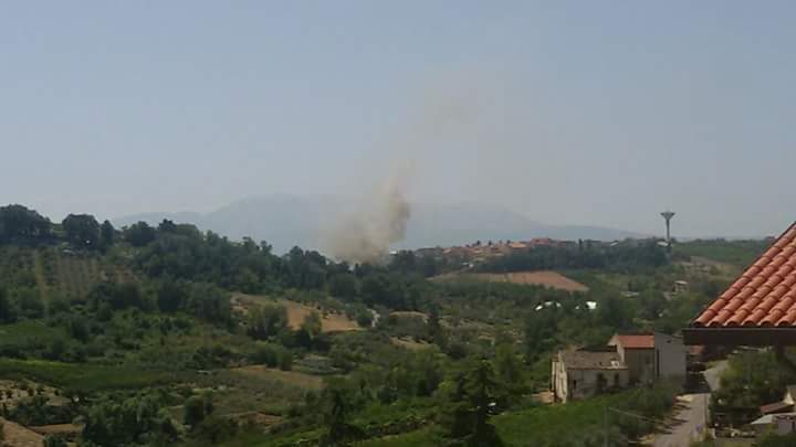 Paura durante la festa patronale, esplode un furgone carico di fuochi d’artificio