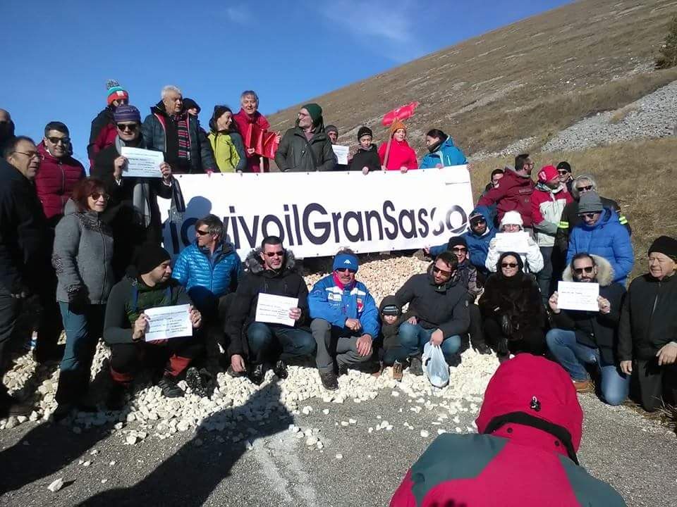 #Io Vivo il Gran Sasso: manifestazione di protesta degli esercenti, incontro positivo a Santo Stefano di Sessanio