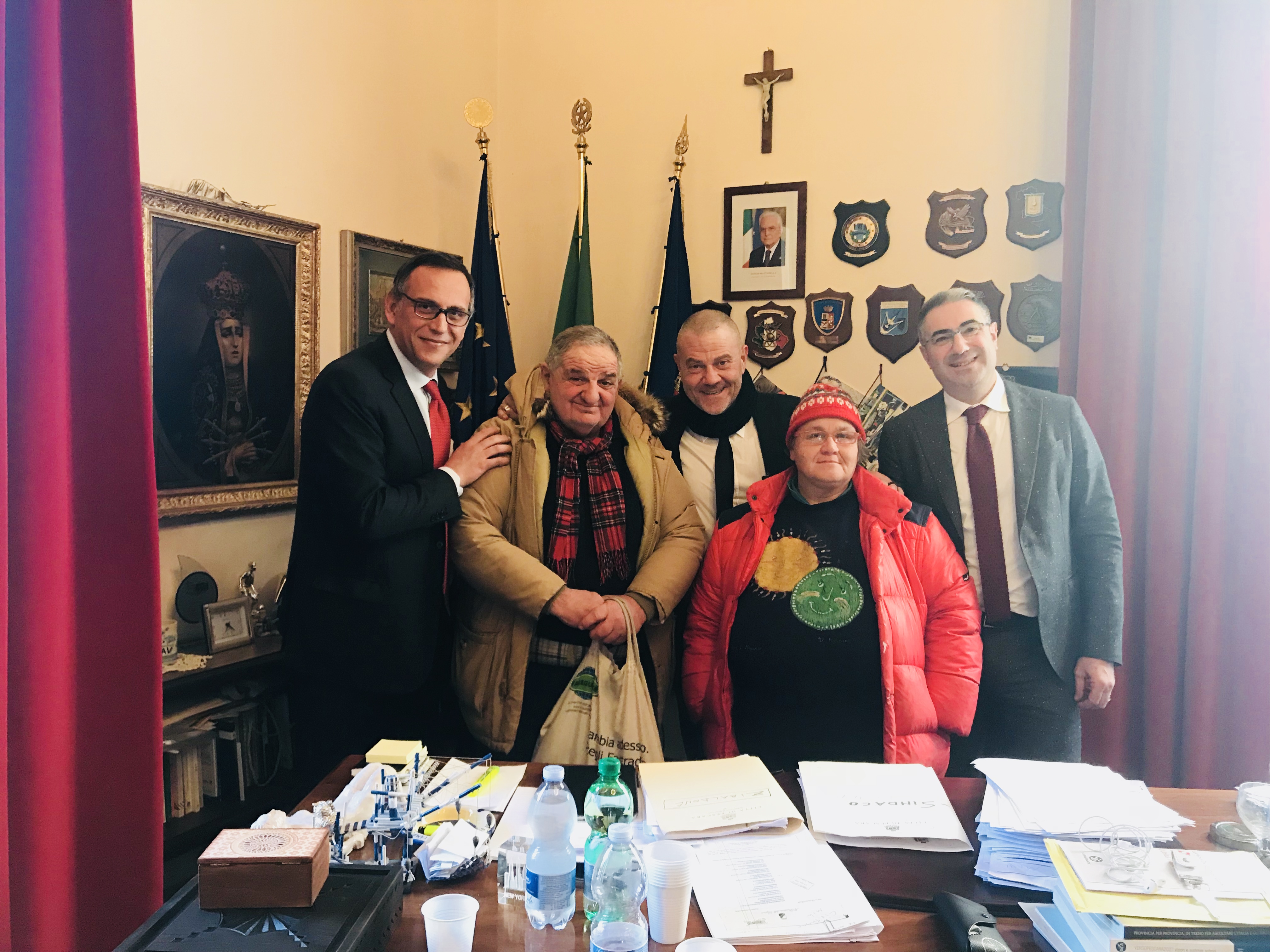 Nadia e Bartolo dal vero sindaco di Pescara insieme alla iena Giulio Golia, attivati i servizi sociali comunali