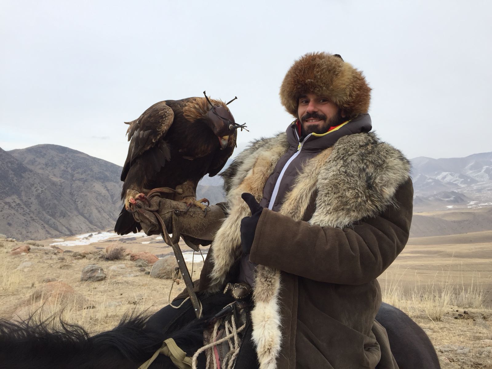 Il falconiere abruzzese Giovanni Granati torna su Canale 5 con la rubrica “Wild Man”