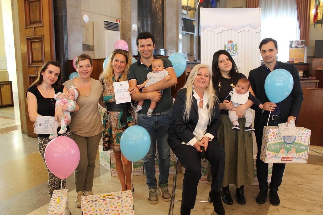 Festa della mamma e dei nuovi nati a Palazzo di Città. Allegrino: “Essere madre non è semplice, ma è il “mestiere” più bello al mondo”