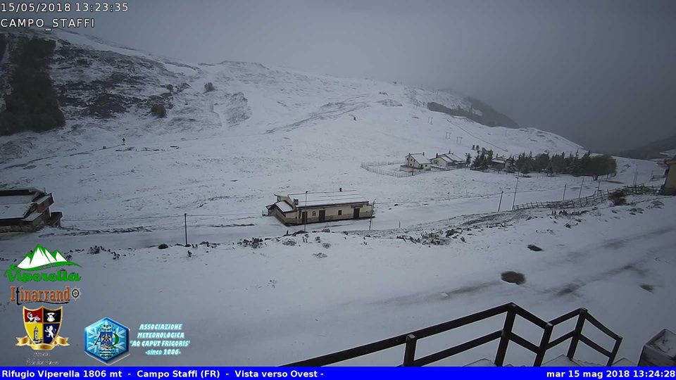 Nevica sull’Appennino abruzzese, colpo di coda dell’inverno a metà maggio