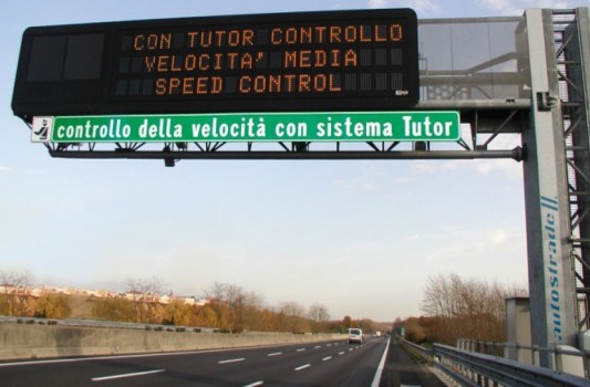 Tutor spenti su A24 e A25, Autostrade e Polstrada: controlli vecchia scuola in attesa di nuovo sistema sperimentale