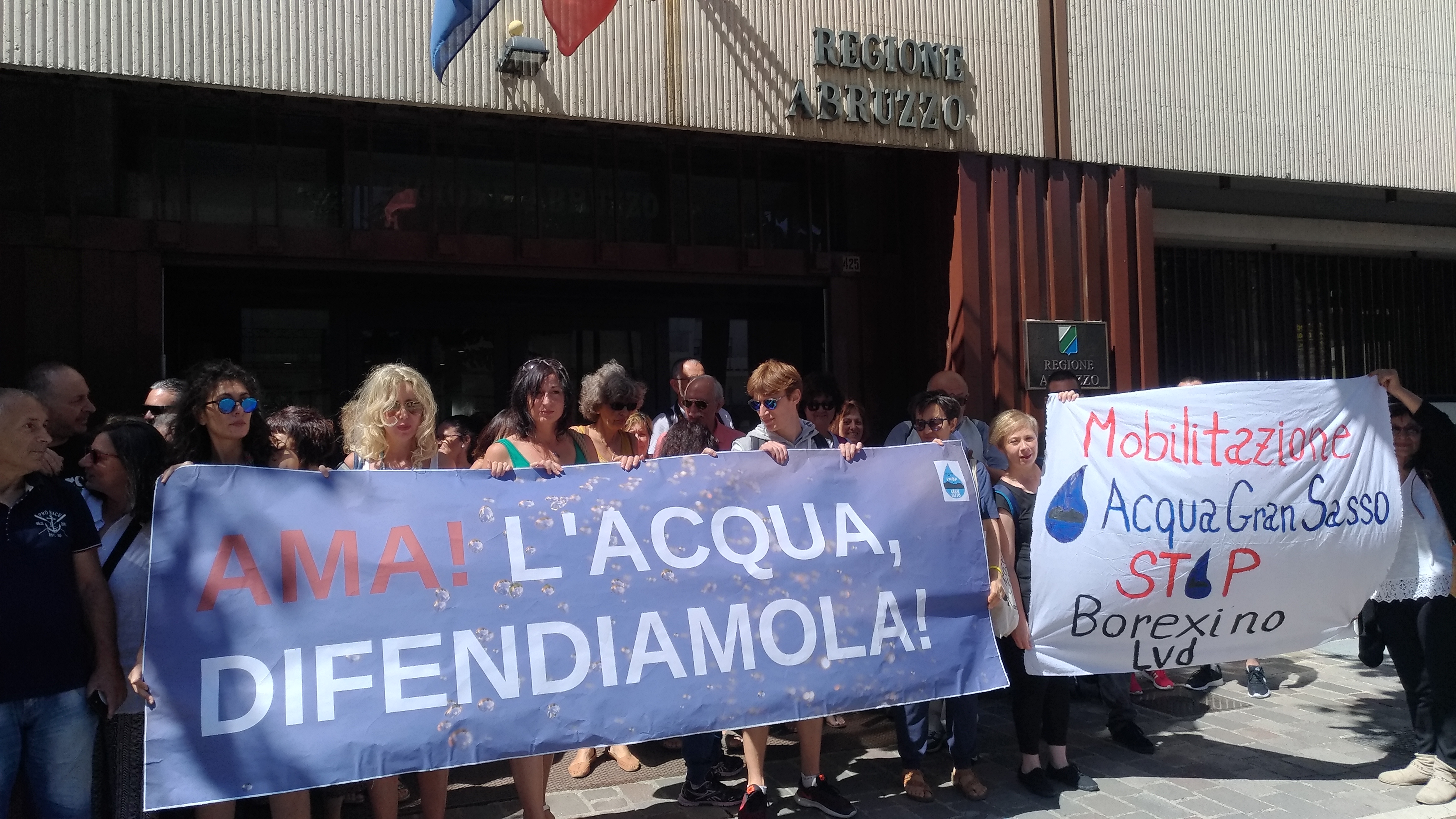 Omissioni sull’acqua bevuta dai cittadini, sit-in di protesta H2O: sia varata Carta Aree Salvaguardia
