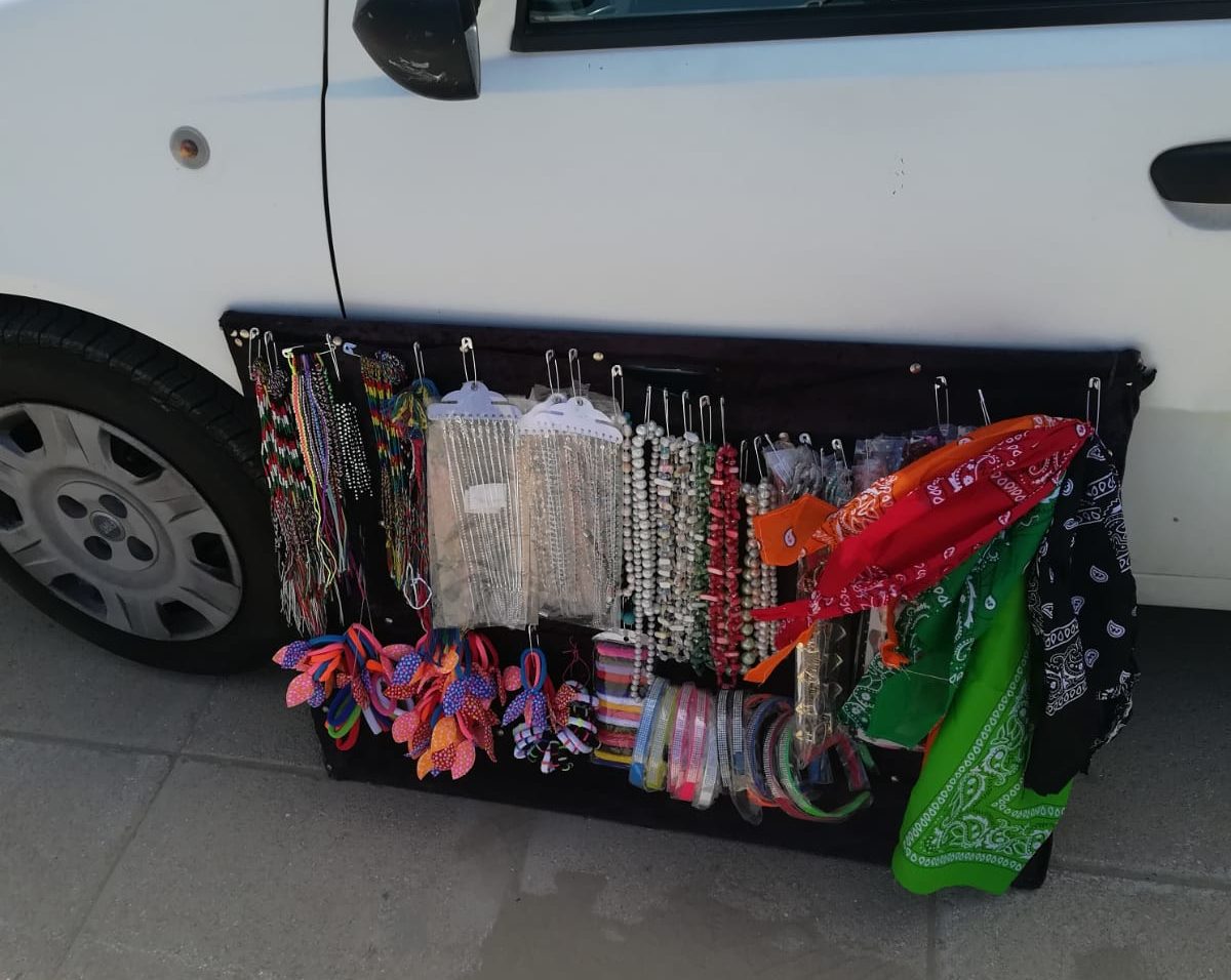 Blitz sulle spiagge contro l’abusivismo: sequestrata merce contraffatta e pericolosa