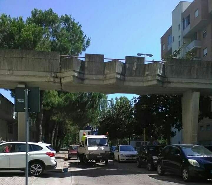 Al via la demolizione delle vecchie passerelle in cemento nel quartiere Annunziata