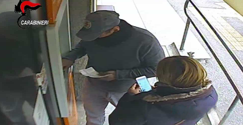 Ipnotizzavano i negozianti per farsi  consegnare gli incassi, denunciati due fidanzati: un pachistano e una iraniana