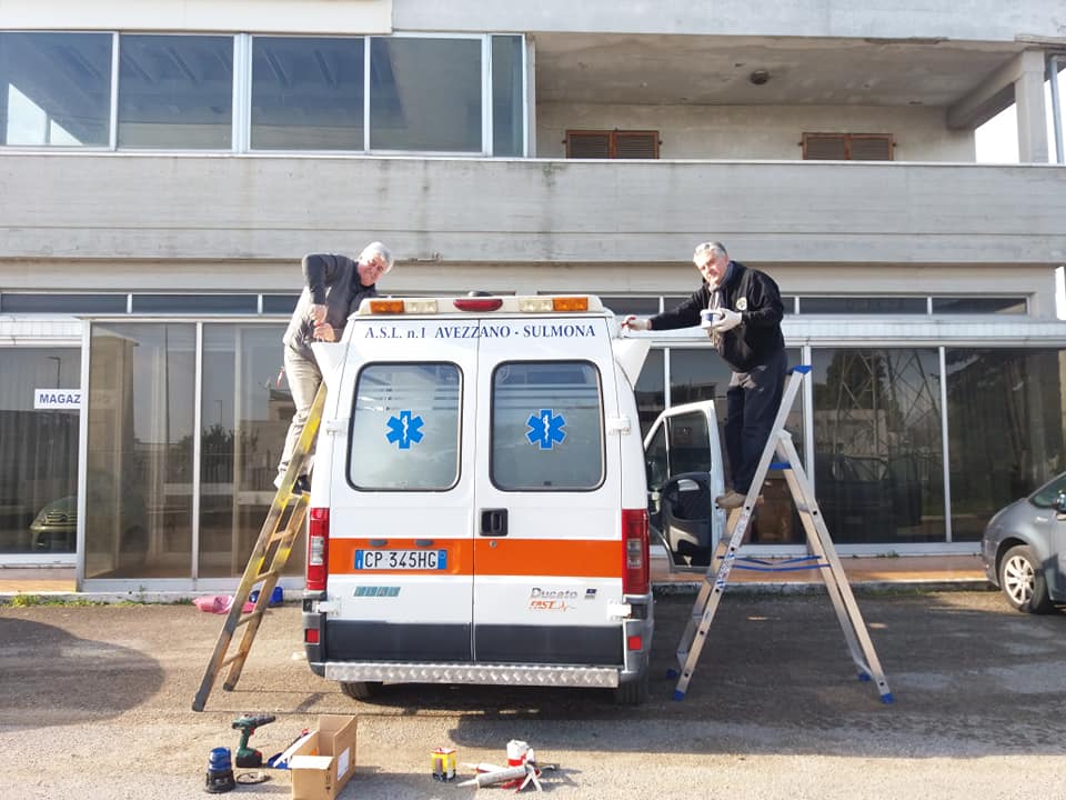 Un’altra goccia nel mare della solidarietà del Colibrì: donata incubatrice, un’ambulanza e 16 letti da degenza