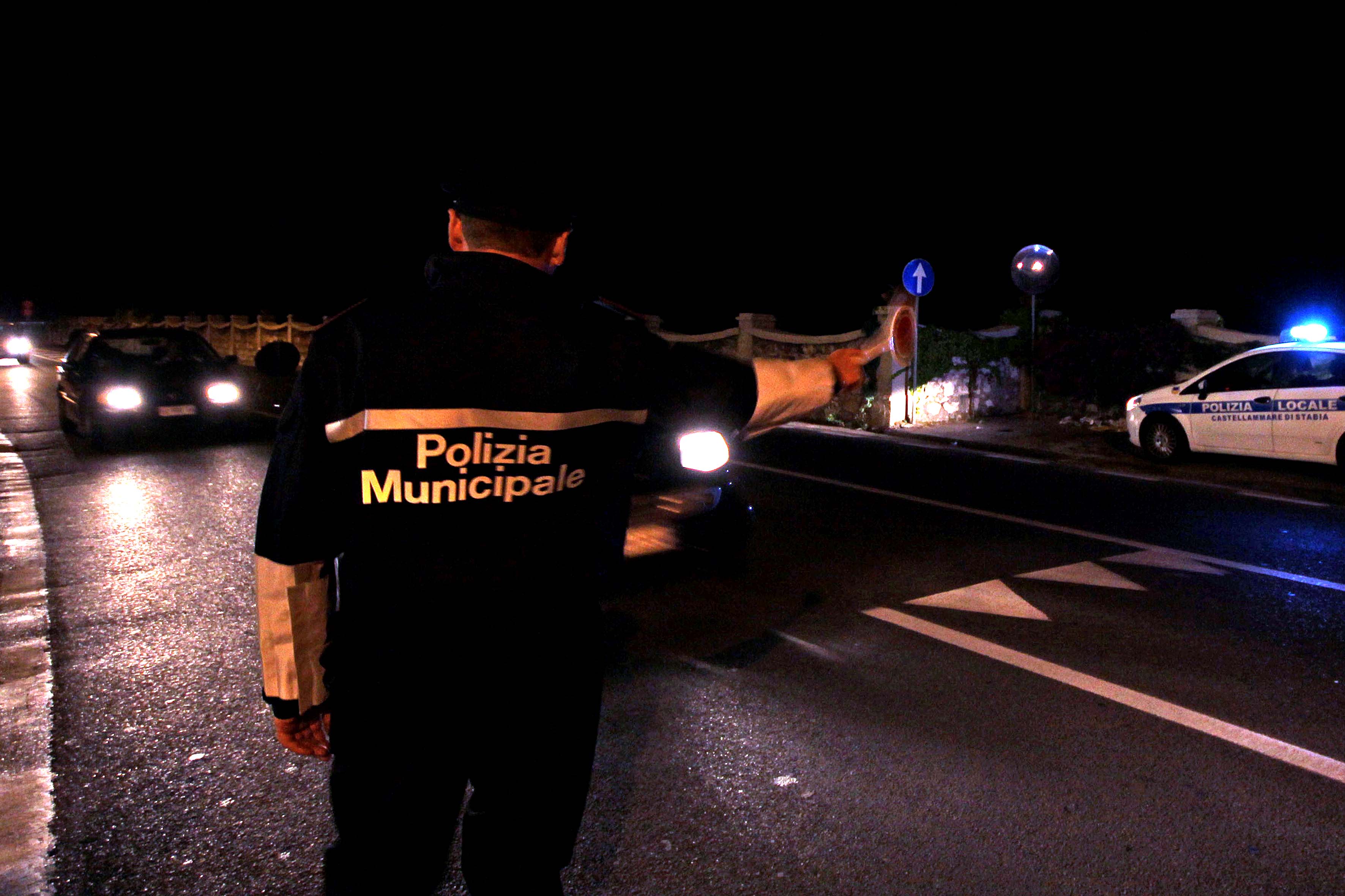 Scontro tra moto e furgone sulla statale 16, 52enne ferito. Sull’accaduto indaga la Polizia municipale