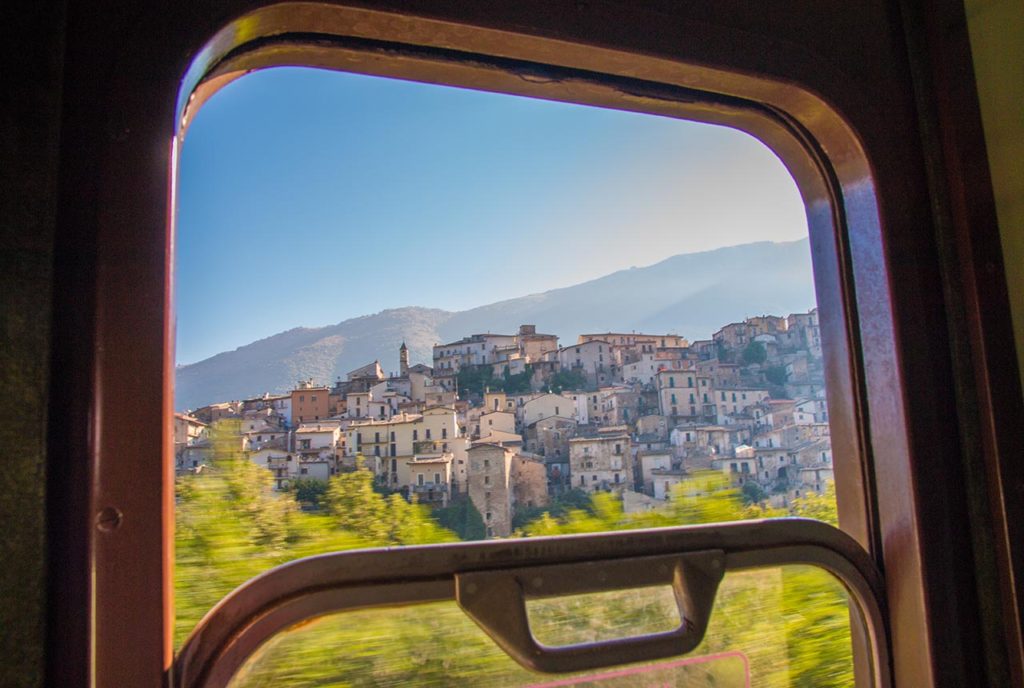 Transiberiana d’Italia: a bordo del treno storico alla scoperta del cuore dell’Abruzzo