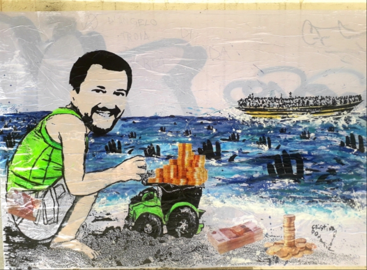 Salvini in spiaggia che gioca con la ruspa e i soldi russi: l’opera dell’artista Donati Meyer affissa a Pescara