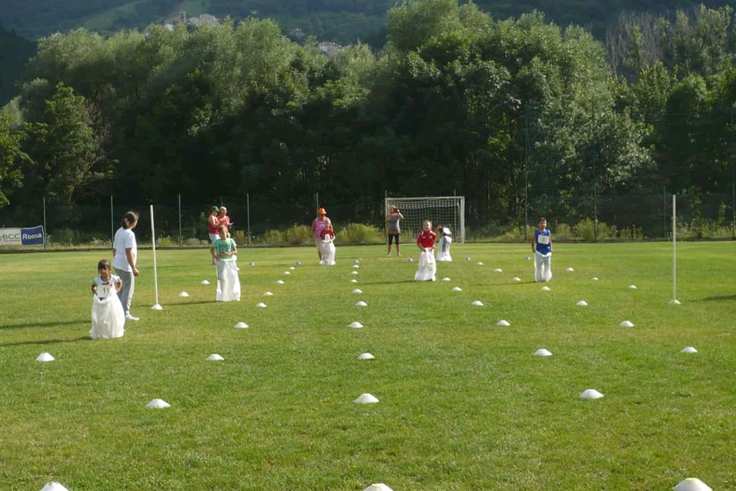 Campioni in erba protagonisti alle mini-olimpiadi di Villetta Barrea, tra salto in alto e corsa dei sacchi