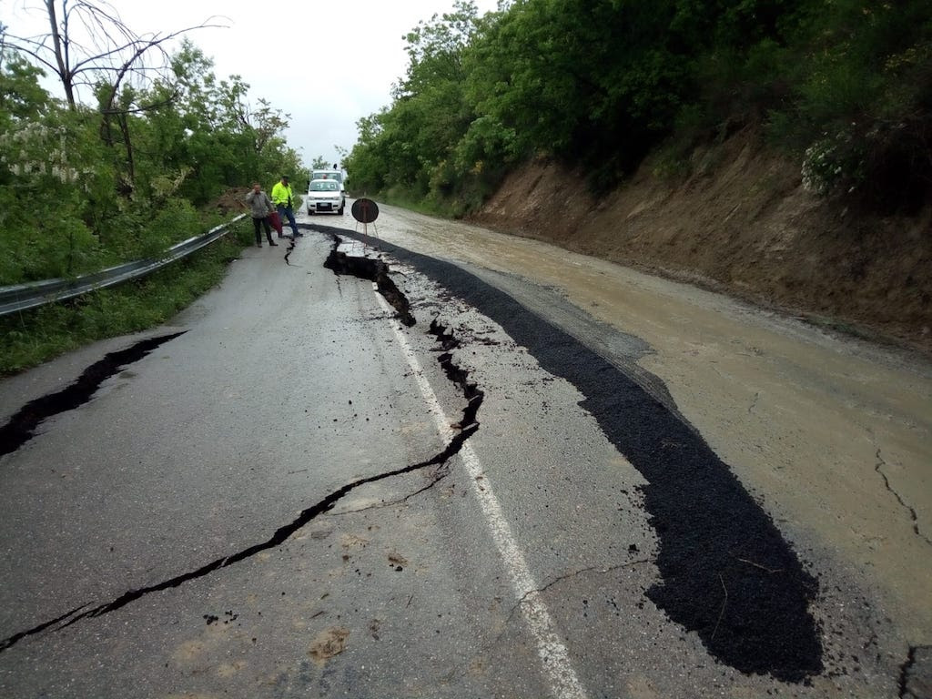 Teramo, frana di valle sulla Provinciale 48. Da domani chiuso un tratto di strada nel territorio di Torricella Sicura