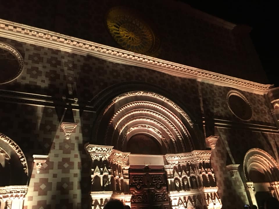 La musica dei Pink Floyd clou della serata in piazza Duomo, la luna di Sud illuminerà il centro storico