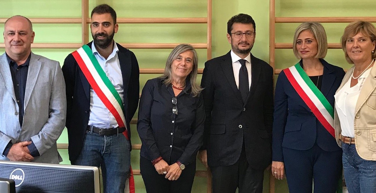 Italgas dona 1500 pc alle scuole abruzzesi: cerimonia a Civitella del Tronto, uno dei borghi più colpiti dal sisma del 2016