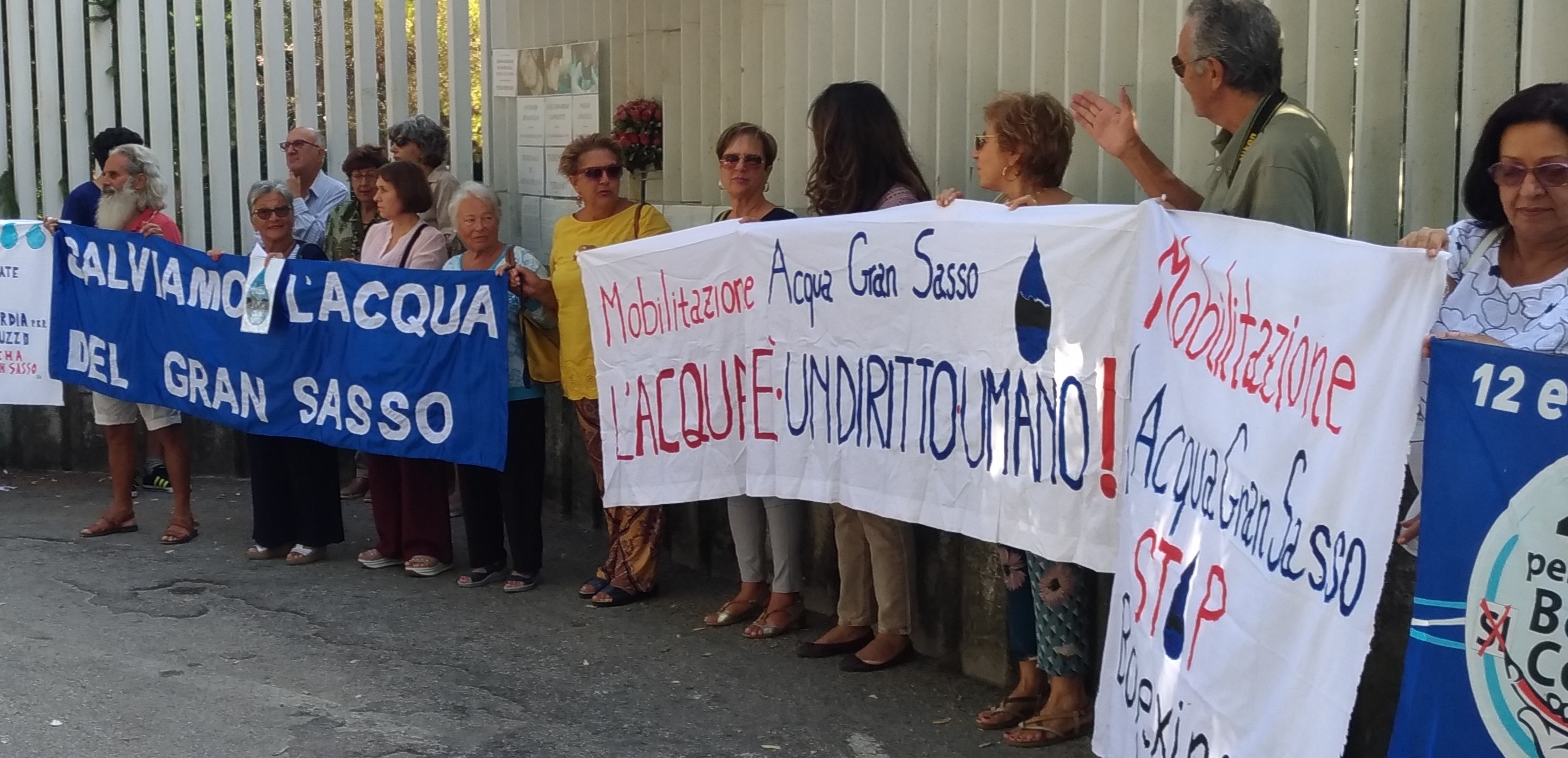 Acqua del Gran Sasso, processo aperto e rinviato al 7 ottobre. Stamattina sit-in degli ambientalisti