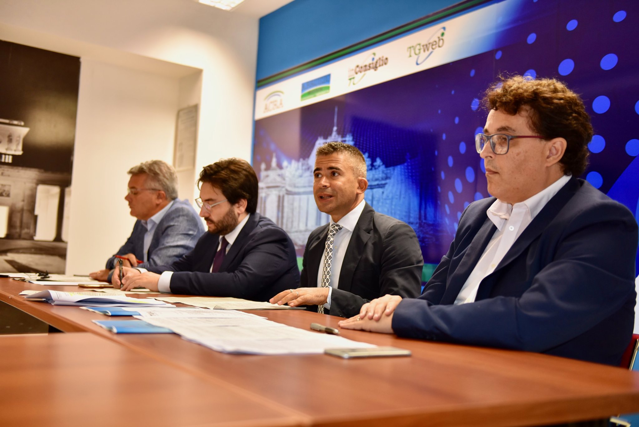 Caos trasporti, il Pd: Marsilio taglia e privatizza e mette a rischio trasferimenti nazionali e assunzioni