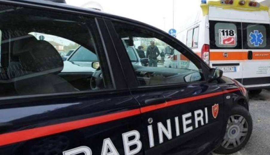 Viene travolta da un’auto in una piazzola di sosta, perde la vita una giovane donna di 29 anni