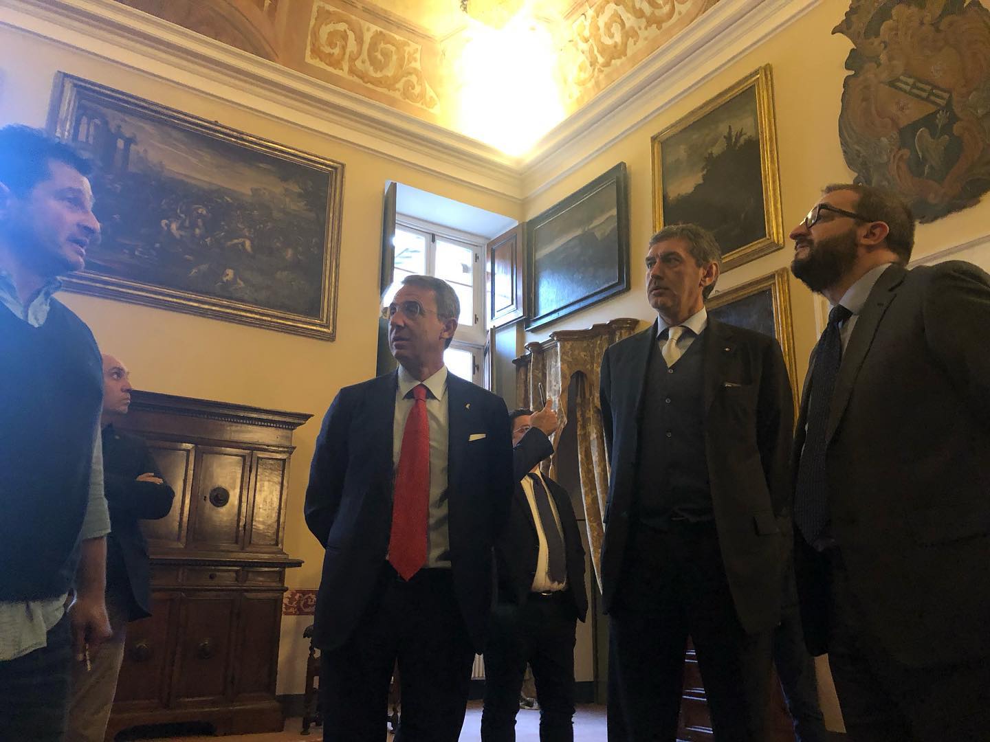 Il ministro Costa in visita all’Aquila: la città sta rifiorendo, è bellissima. Ultimo salto di qualità la ricostruzione pubblica