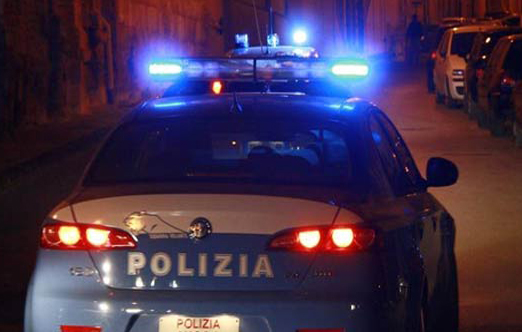 Auto come ariete: furto nella notte in una profumeria del centro commerciale di Silvi, ingenti i danni