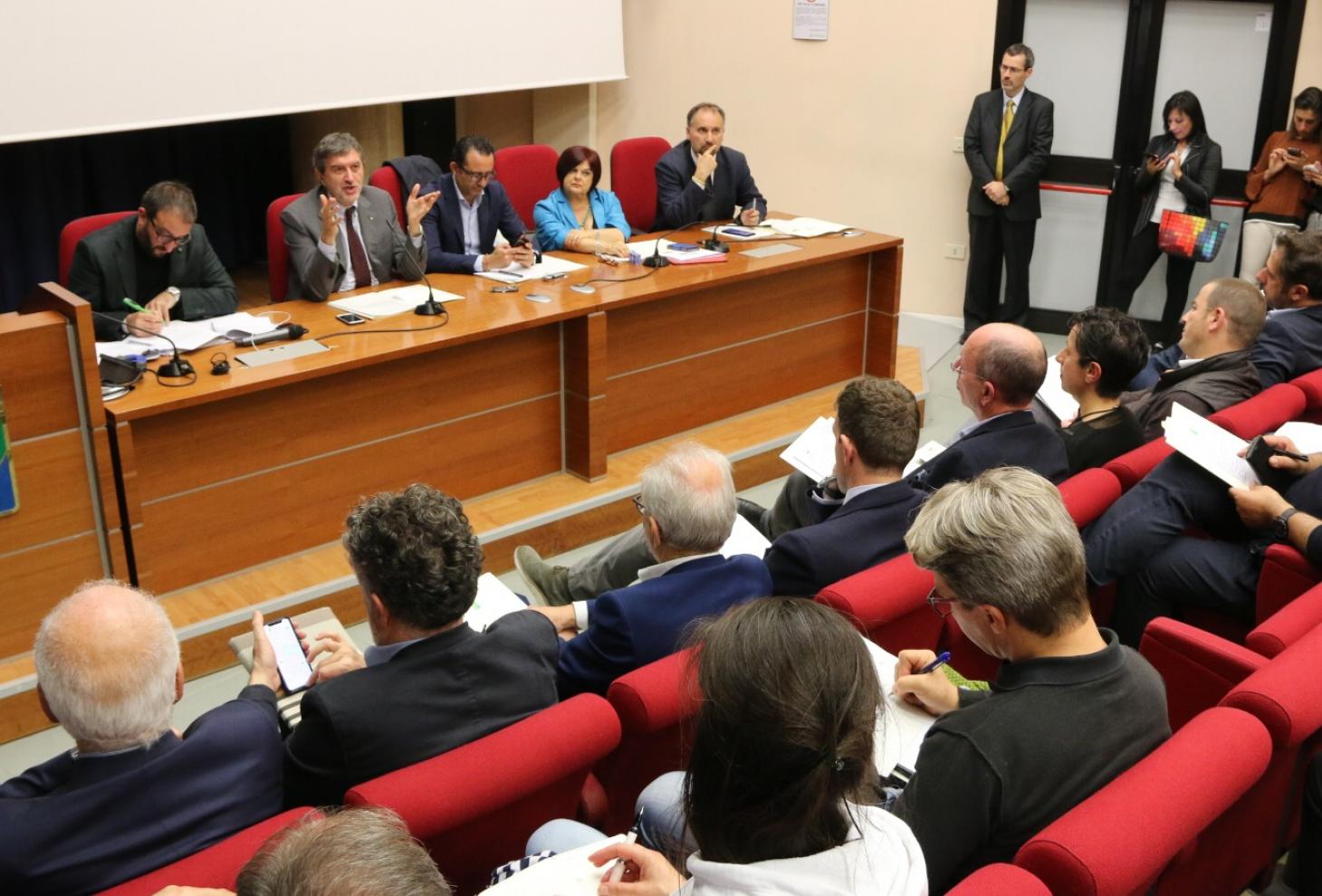 Ricostruzione, Marsilio illustra all’Aquila gli emendamenti al decreto-sisma: l’Abruzzo merita risposte