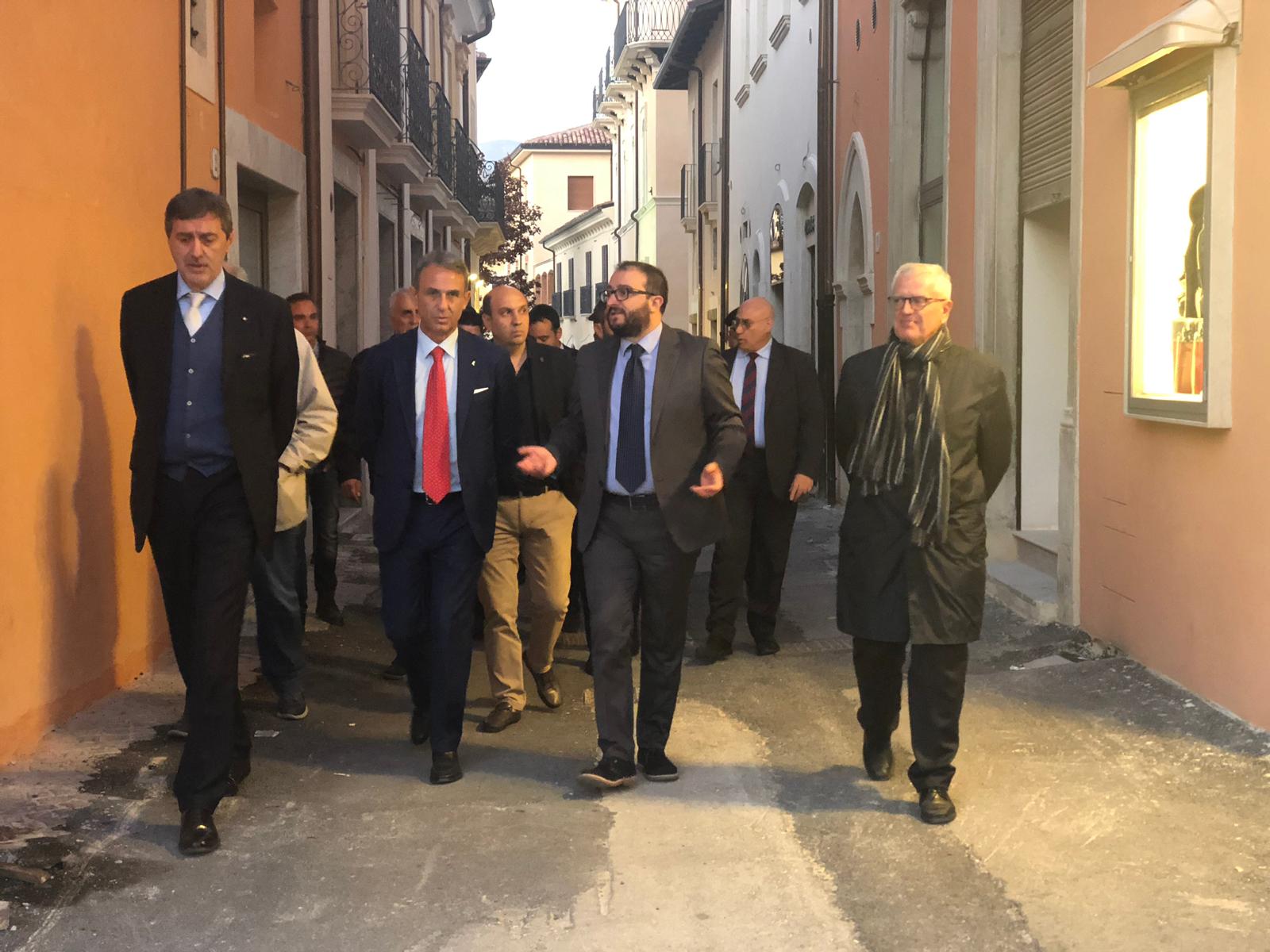 Il ministro Costa e la visita in Abruzzo, Biondi consegna due dossier sul piano d’area del Gran Sasso e mobilità elettrica