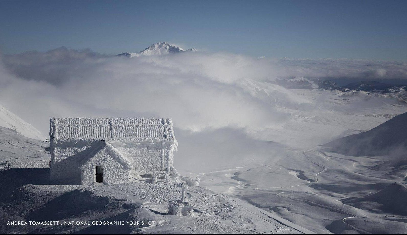 Lo spettacolo del rifugio abruzzese congelato finisce sulla pagina del National Geographic