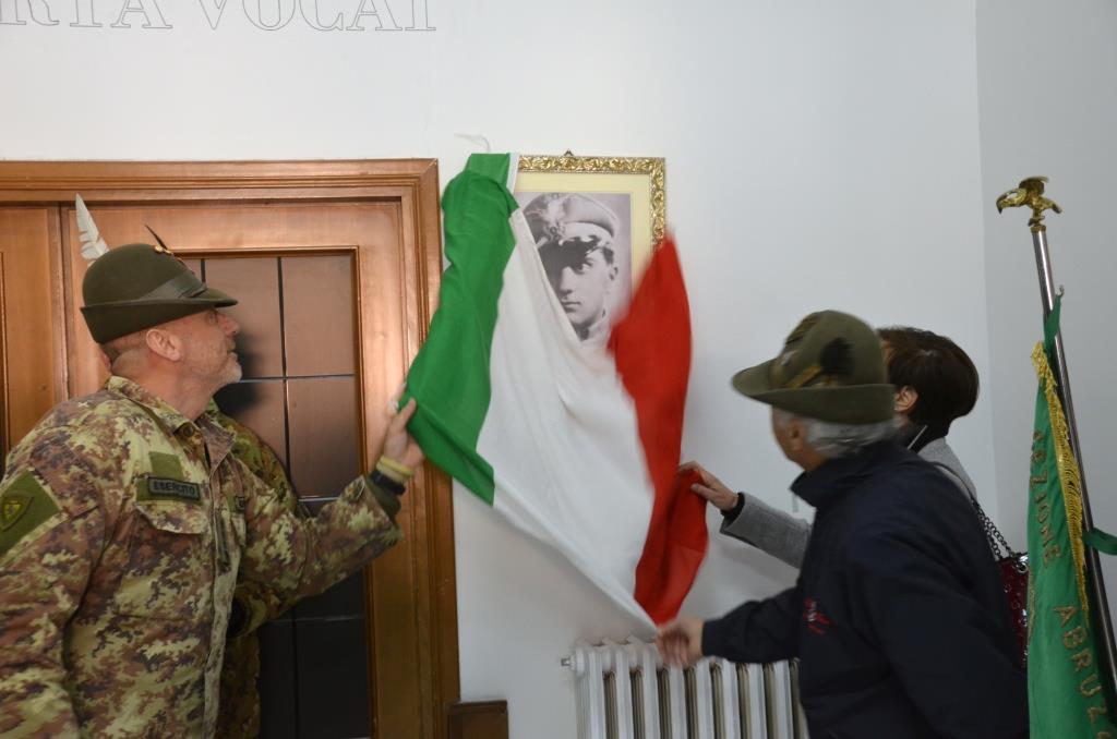 Alpini, intitolata un’aula del nono reggimento al tenente Ugo Piccinini, medaglia d’oro al valor militare