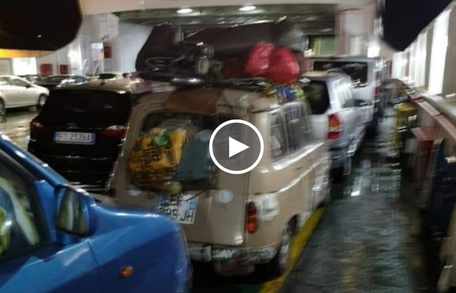 Coronavirus, paura esodo al centrosud. Code ai caselli dopo chiusura fabbriche (Video)