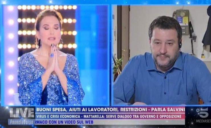 Salvini-D’Urso e l’Eterno riposo su Canale5, scoppia la polemica. Il prof Saraceni: bieca e demagogica strumentalizzazione