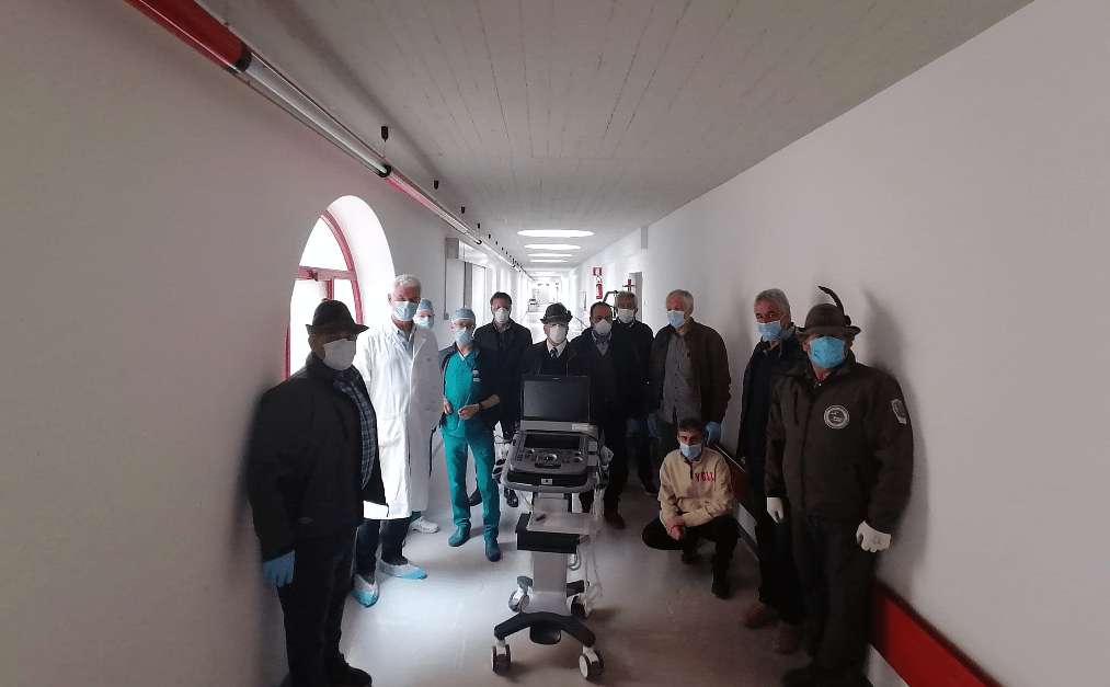 Un nuovo ecografo acquistato e donato dagli alpini al blocco operatorio dell’ospedale dell’Aquila