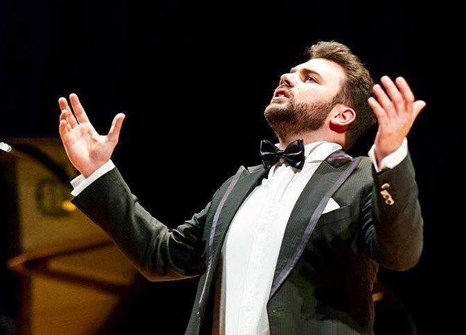 Fase 2 e lavoratori dello spettacolo, il tenore abruzzese Mariani: siamo invisibili. L’appello per artisti dimenticati