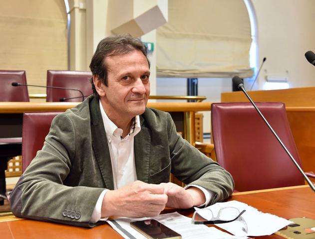 Rimborso trasporti, D’Annuntiis replica a Smargiassi: lo confonde con il ristoro dei titoli di viaggio